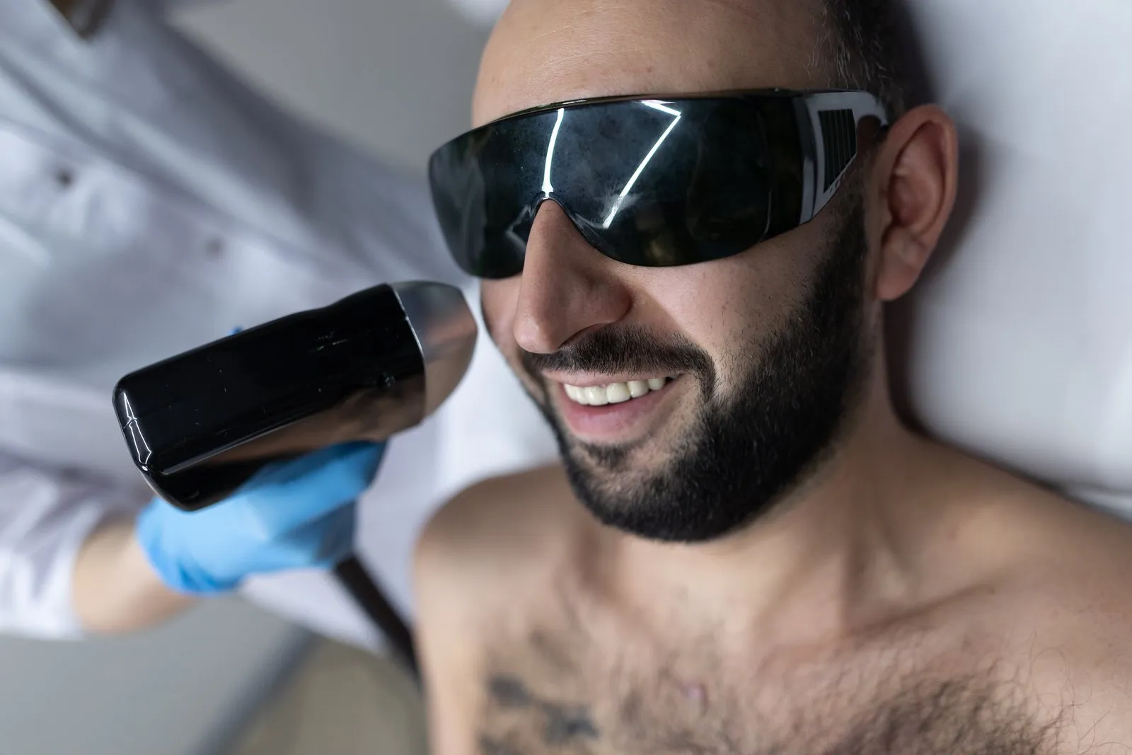 Laserová epilace u muže — specialistka Laser Clinic na pobočce v Praze
